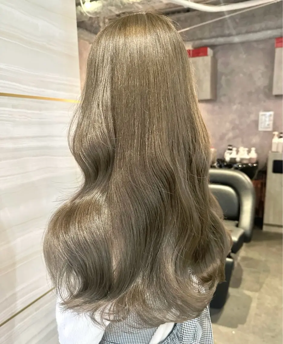 ロング カラー パーマ ヘアアレンジ メンズ ヘアカラー トリートメント 🌱巴結生🌿グレー ジュ☁️ミルクティーのヘアスタイル