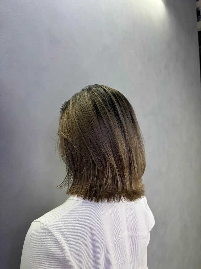 ミディアム カット ヘアカラー カミヤマ リョウマのヘアスタイル