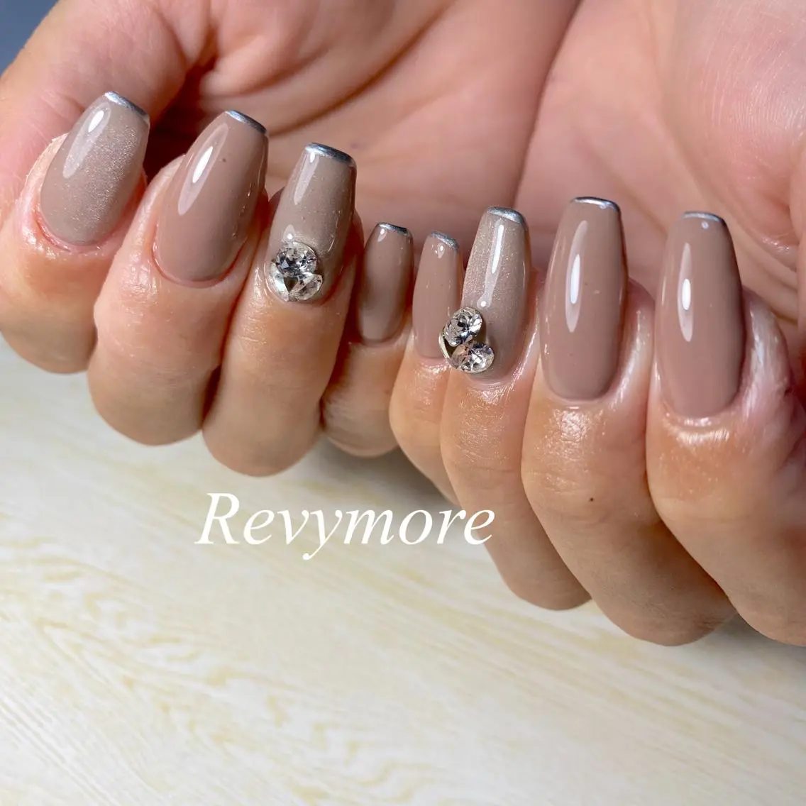 セミロング ネイル ブラウン ジェルネイル マグネットネイル シンプルネイル nail salon Revymoreのネイルデザイン