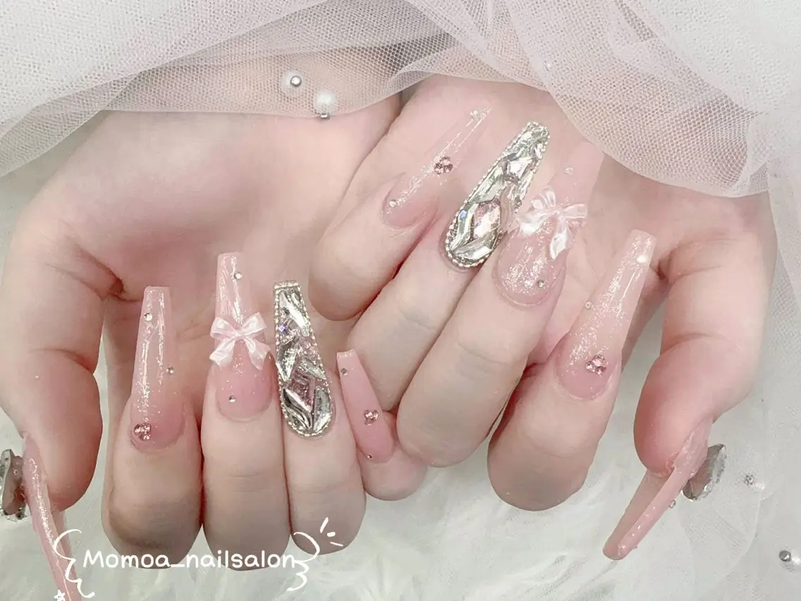 ネイル キラキラネイル 韓国ネイル スカルプネイル ハンドネイル MoMoA Nail ネイル長さ出し専門店のネイルデザイン