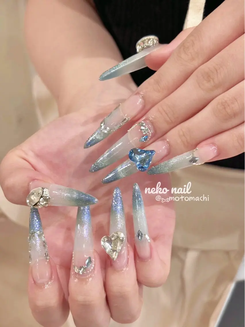ネイル キラキラネイル ロングネイル スーパーロングネイル ハンドネイル neko nailのネイルデザイン
