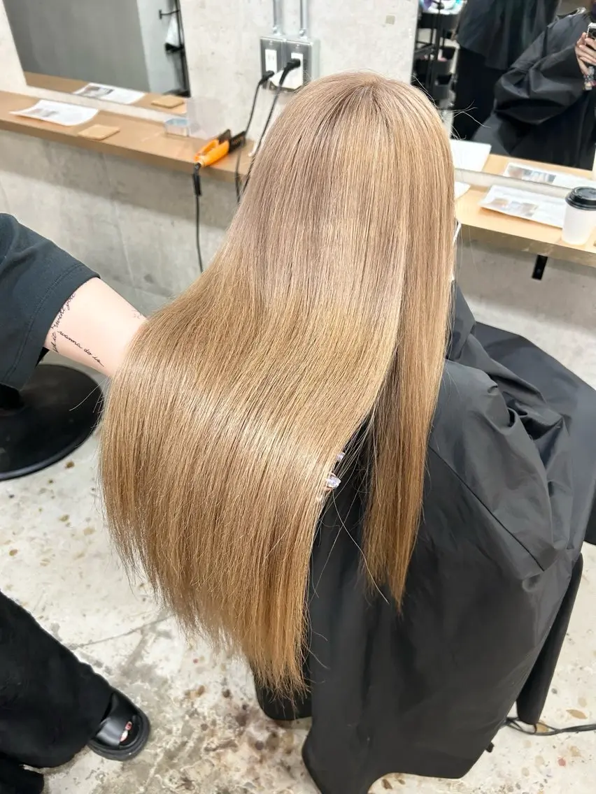 ロング カラー ベージュカラー ミルクティーベージュ ヘアカラー 山中 望緒のヘアスタイル