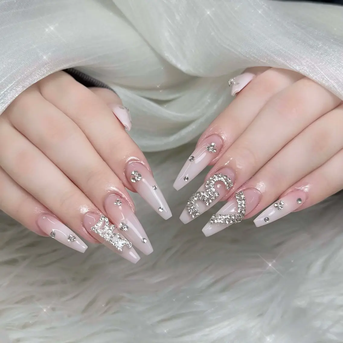 ネイル アートネイル フレンチネイル ジェルネイル ガーリー キラキラネイル ハンドネイル ハンドケア Nova Nailのネイルデザイン