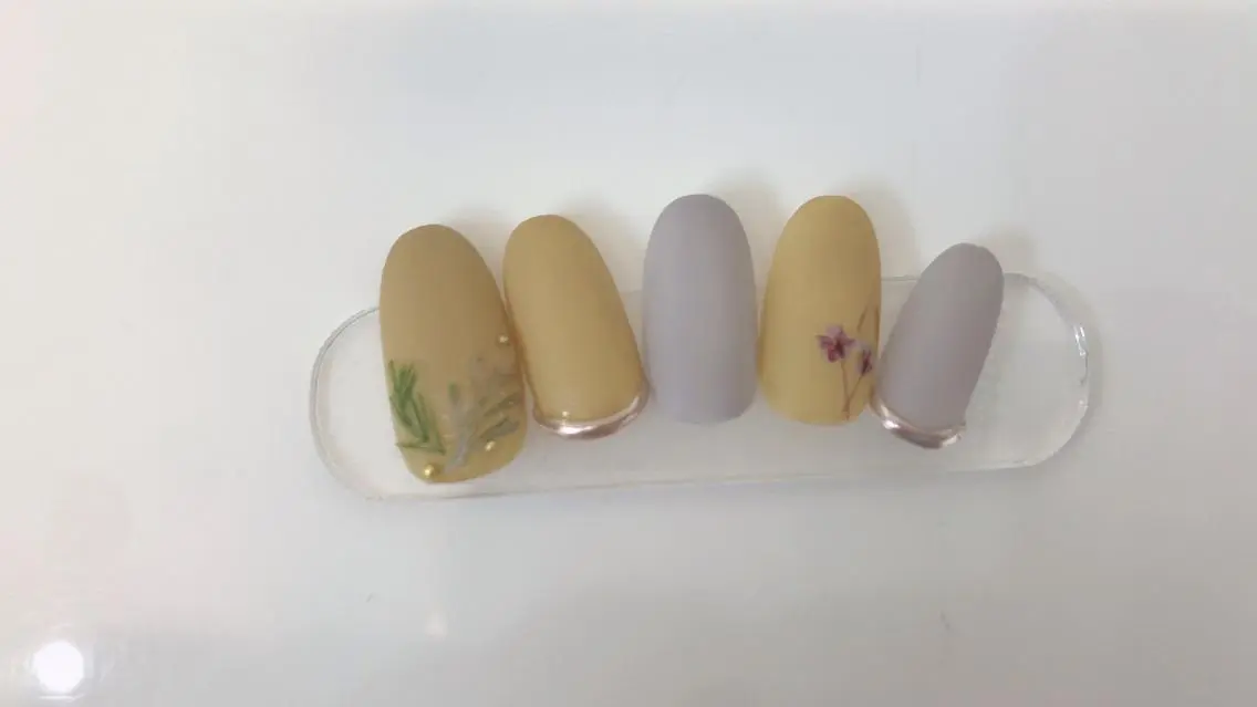 ネイル フラッシュネイル フットネイル フレンチネイル ジェルネイル ガラスフレンチ brilliant s.kのネイルデザイン
