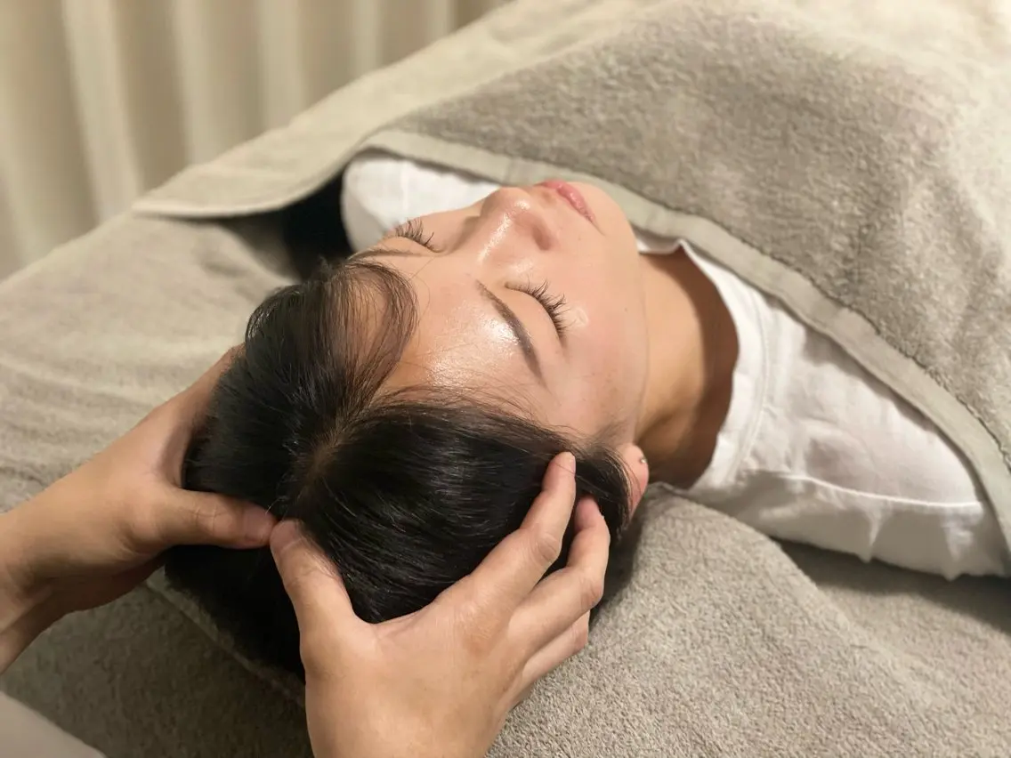 【こめかみ集中🧘】ヘッドマッサージ＋首肩マッサージ　30分　3300円の写真