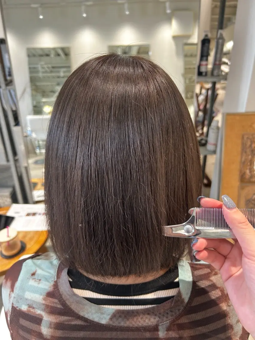 ショート カラー ブリーチ グレージュ ヘアカラー 篠原 若奈のヘアスタイル