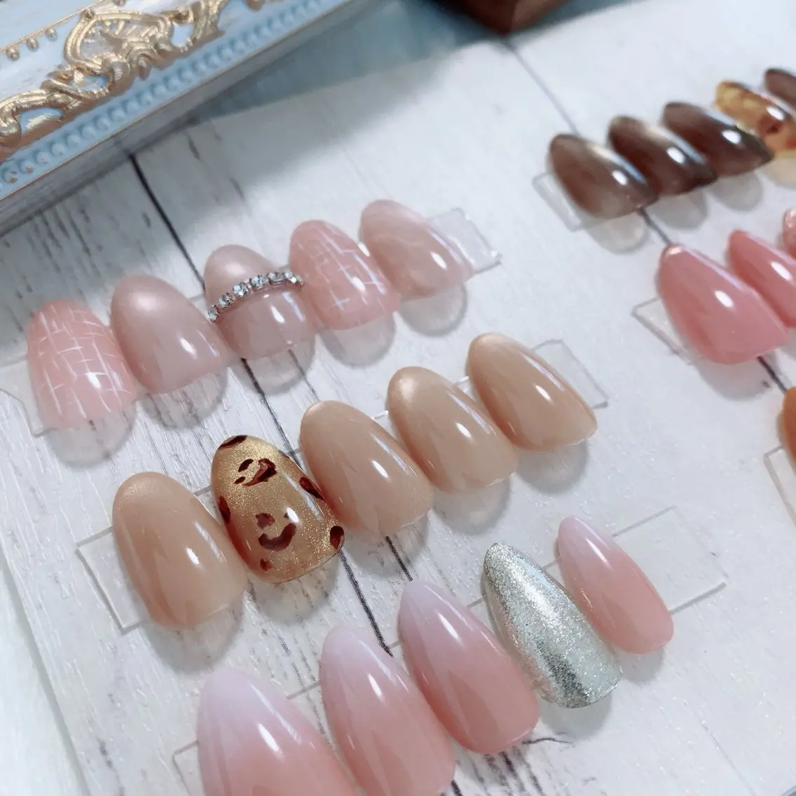 ネイル アートネイル シンプルネイル at. 平松一美のネイルデザイン