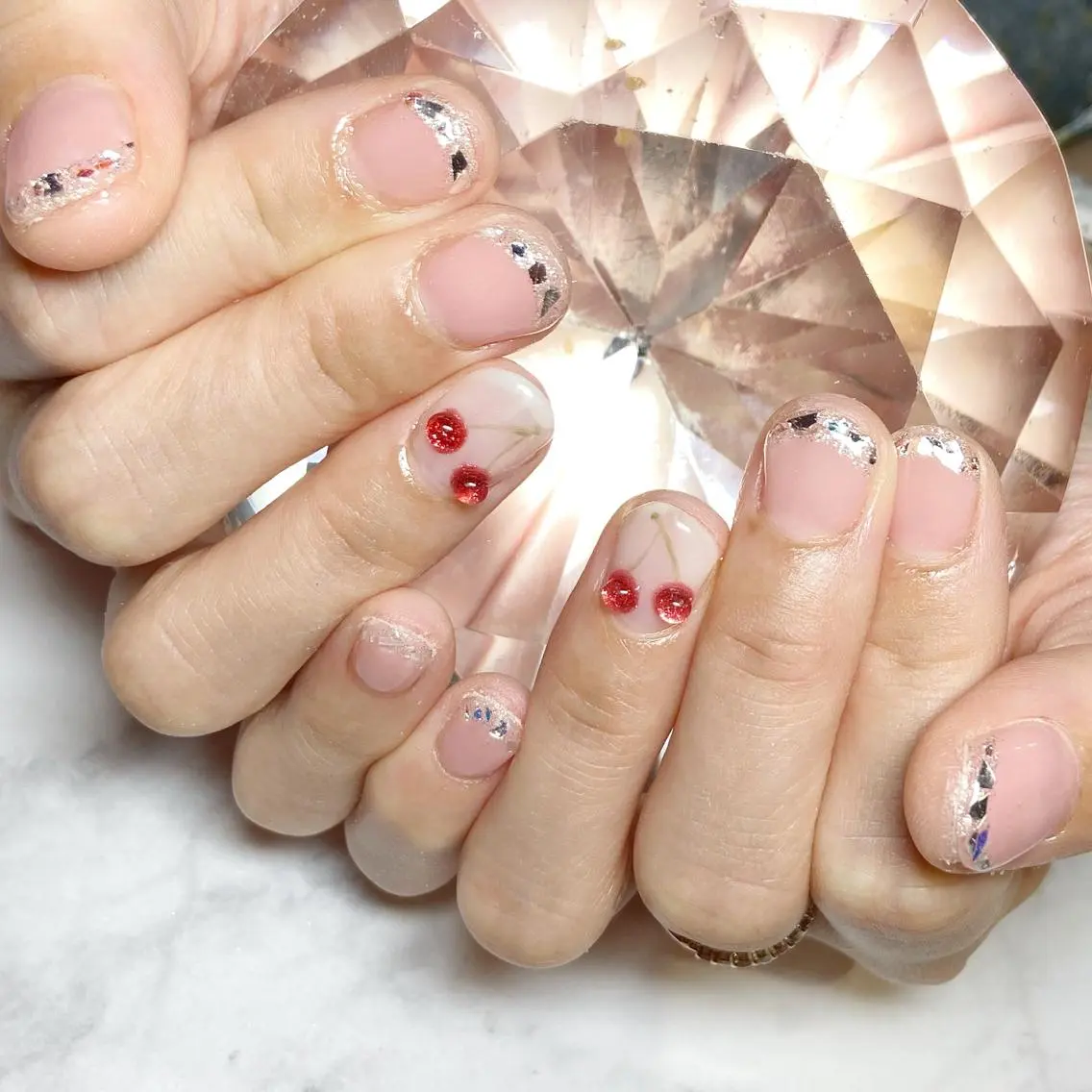 ネイル フレンチネイル ガラスフレンチ ショートネイル ハンドネイル YUN 💅のネイルデザイン