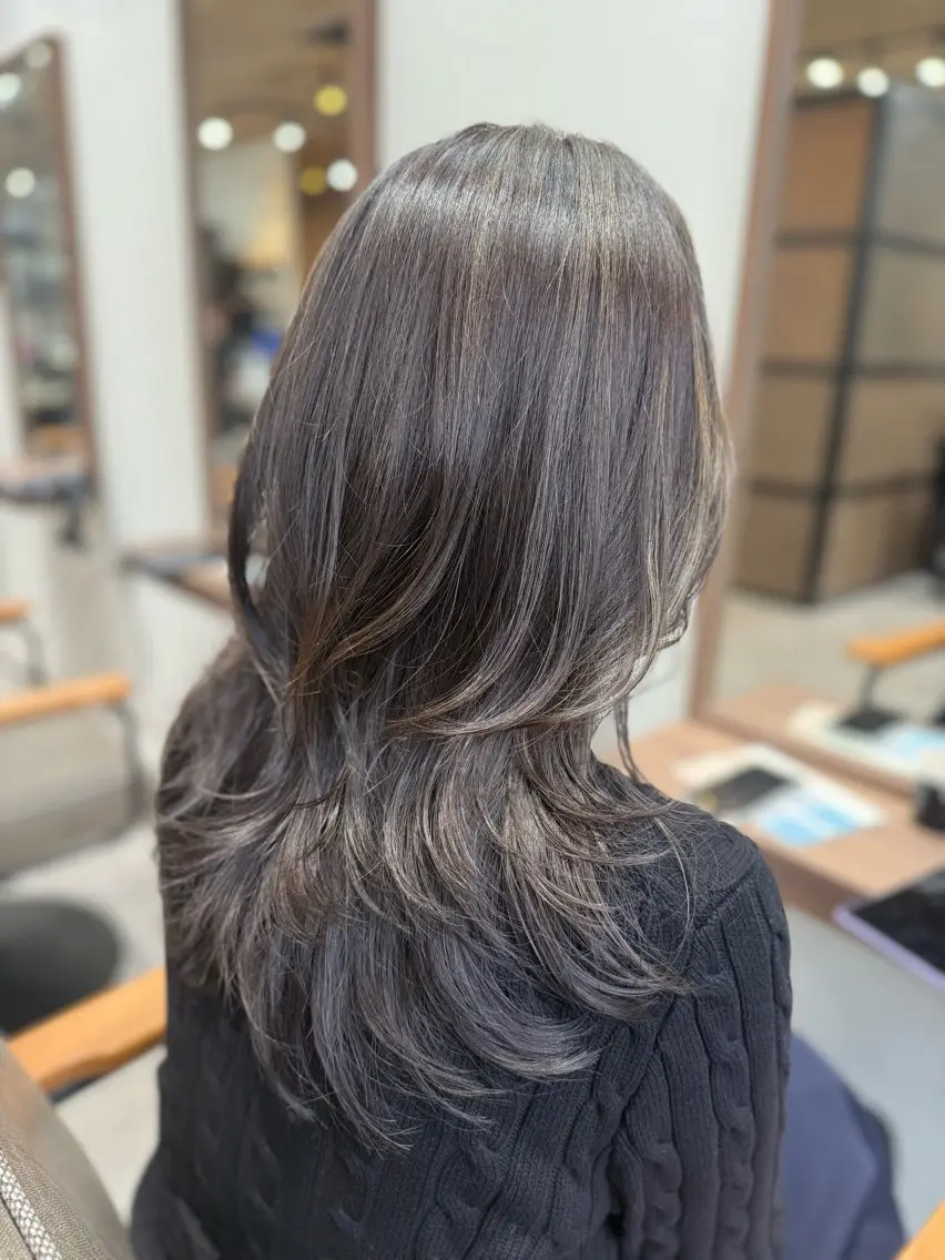セミロング カラー グレージュ ハイライトカラー ハイライト レイヤーカット カット ヘアカラー 🌺レイヤー/艶髪 海外ヘア🌺舟橋瑞稀のヘアスタイル