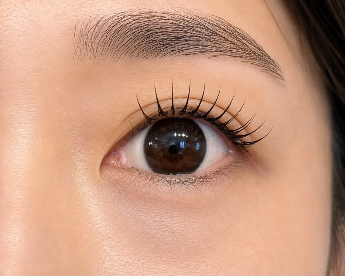 【人気No.1】LEDマツエク100本｜韓国風束感eye ¥4980の写真