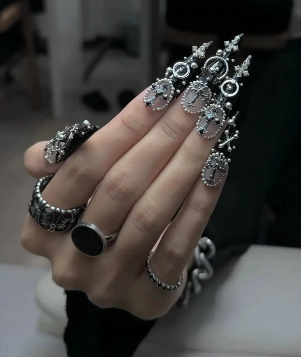 ネイル ガーリー キラキラネイル 韓国ネイル ロングネイル シンプルネイル ハンドネイル Genie Mika Nailsのネイルデザイン