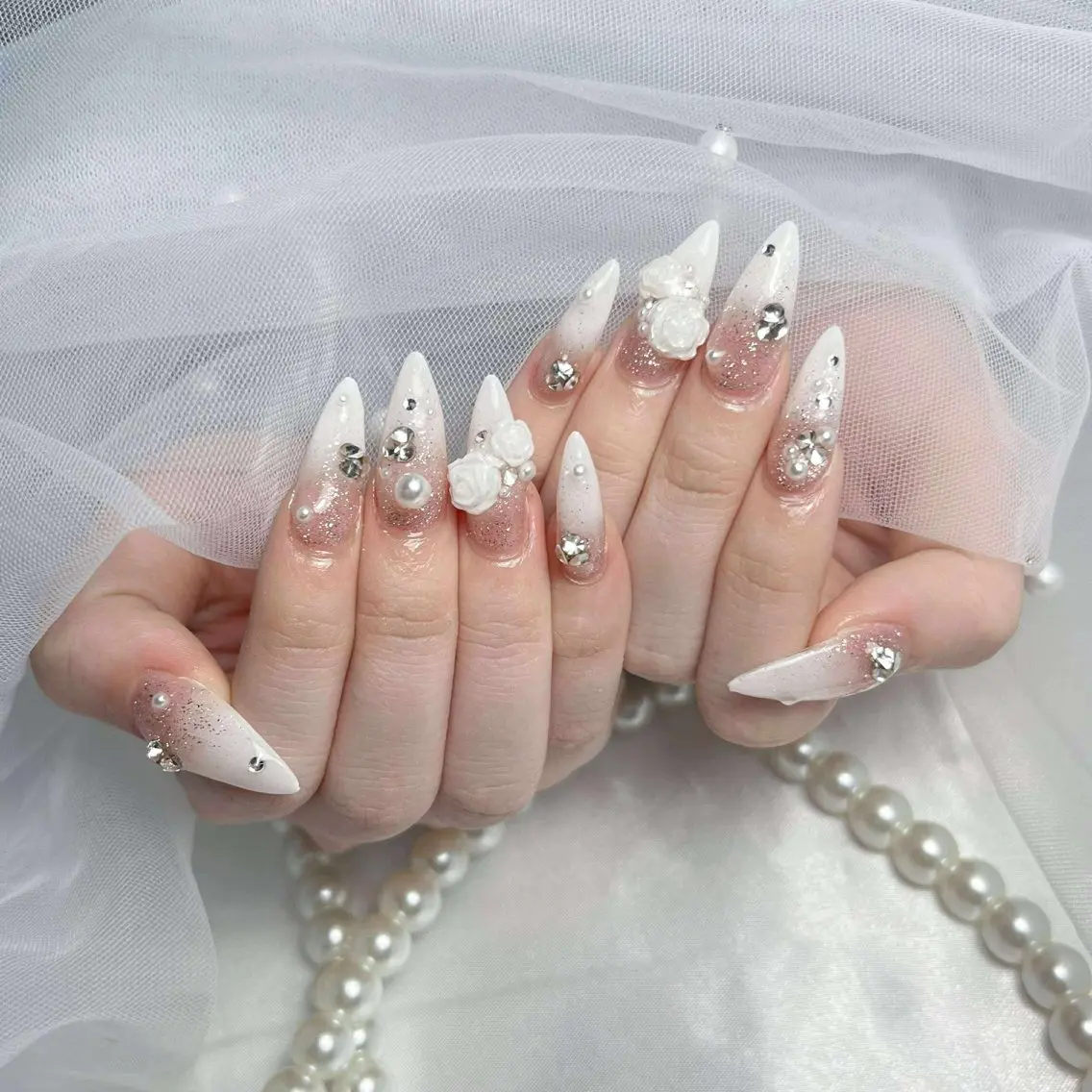ネイル オーロラネイル ボルドー ブラウン ハート ラメ(グリッター) ハンドネイル ハンドケア Nova Nailのネイルデザイン