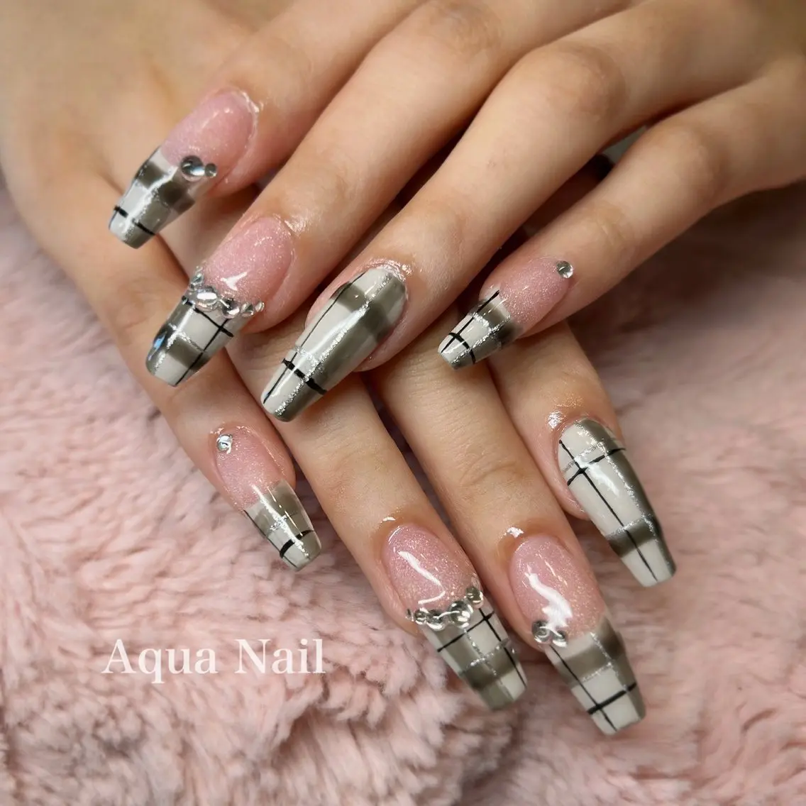 ネイル シルバー ハンドネイル AQUA NAILのネイルデザイン