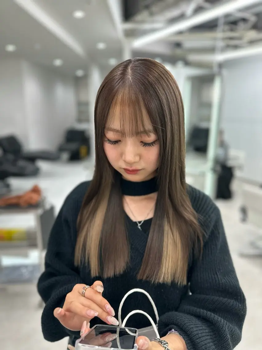 ロング タマシロカリン 艶カラー/レイヤーのヘアスタイル