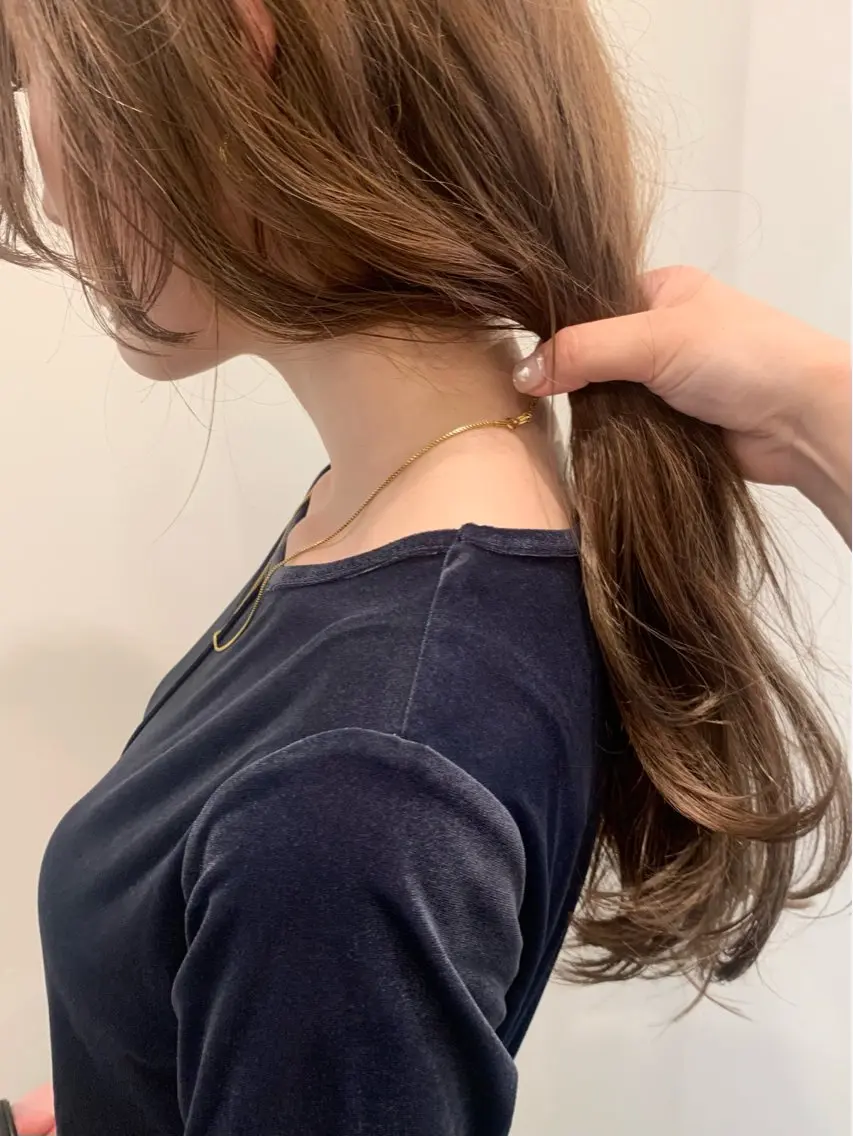 ロング カラー ベージュカラー ブリーチ ミルクティーベージュ カット ヘアカラー 落合希 Olivebeigeのヘアスタイル