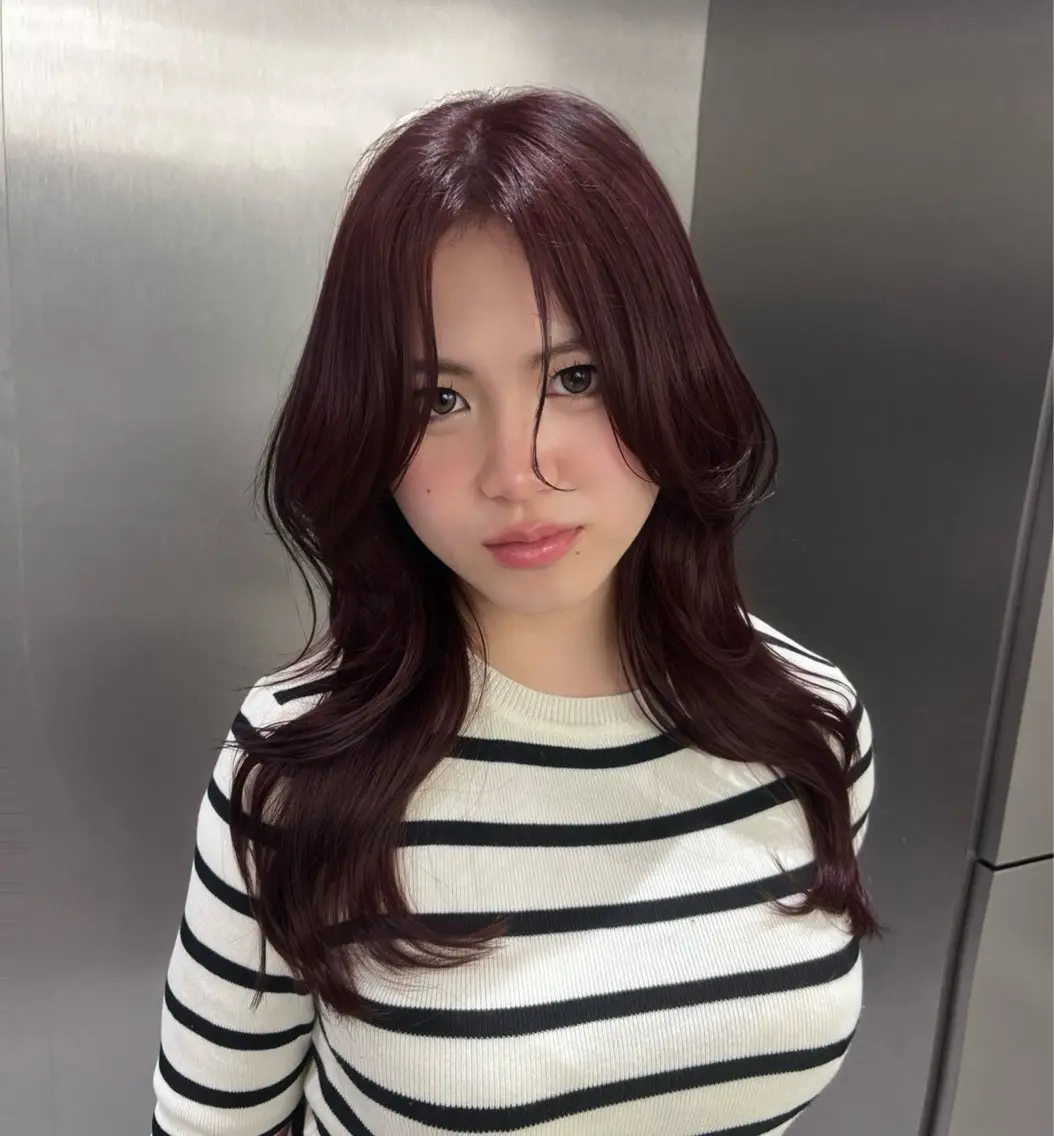 ロング カラー ブリーチ ボルドーカラー ダブルカラー ブリーチなしカラー くびれヘア ヘアカラー 透明感カラー/酸性 ストレート mikaのヘアスタイル