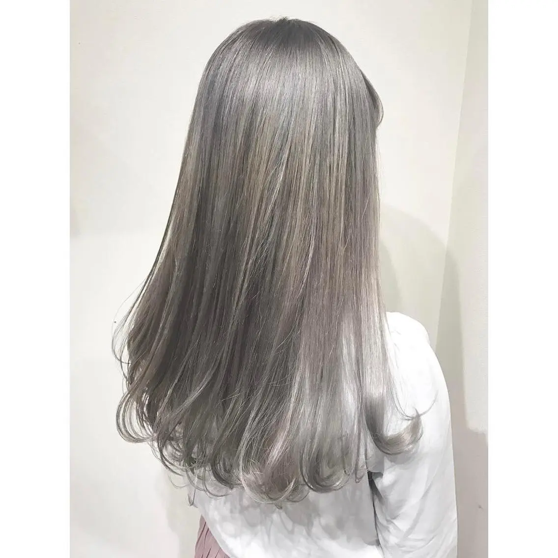 ロング カラー シルバー 似合わせ提案サラ艶♡ 彩華のヘアスタイル