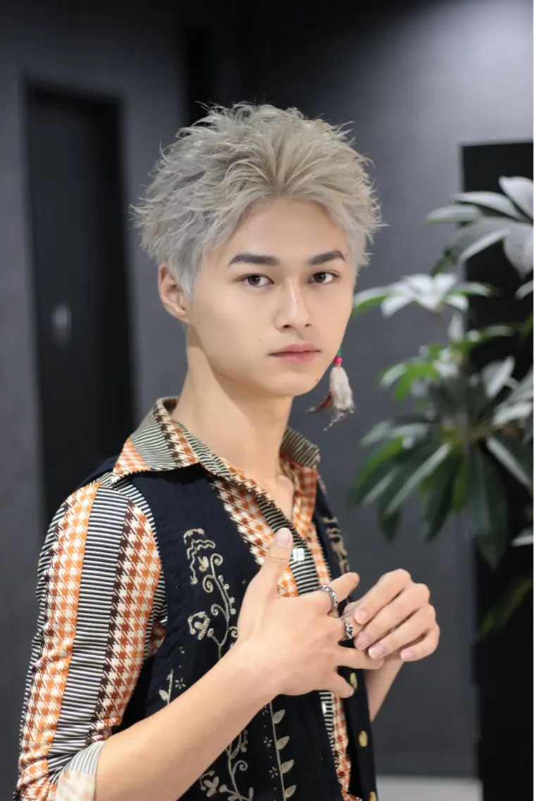 ショート カラー ヘアアレンジ メンズ メンズパーマ メンズツイストパーマ 波巻きパーマ ツイストパーマ 🔥ニュアンス フェザー小林海斗🔥のヘアスタイル