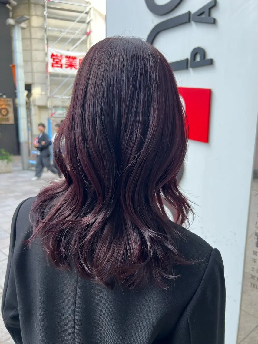 セミロング カラー ブラウンカラー レッドカラー レッドブラウン レイヤーカット 田中 あいのヘアスタイル