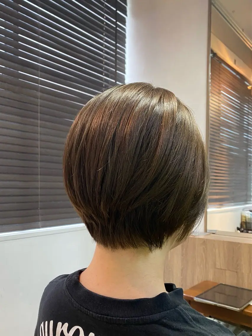 ショート カラー ベージュカラー オリーブベージュ くびれヘア ショートヘア 【エシカル】 HOSOMIのヘアスタイル
