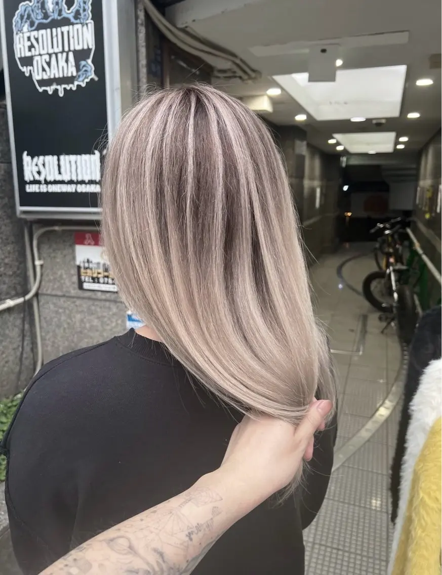 セミロング カラー バレイヤージュ シルバー ホワイトシルバー レイヤーカット ヘアカラー トリートメント 指名数No.1 /NAOYAのヘアスタイル