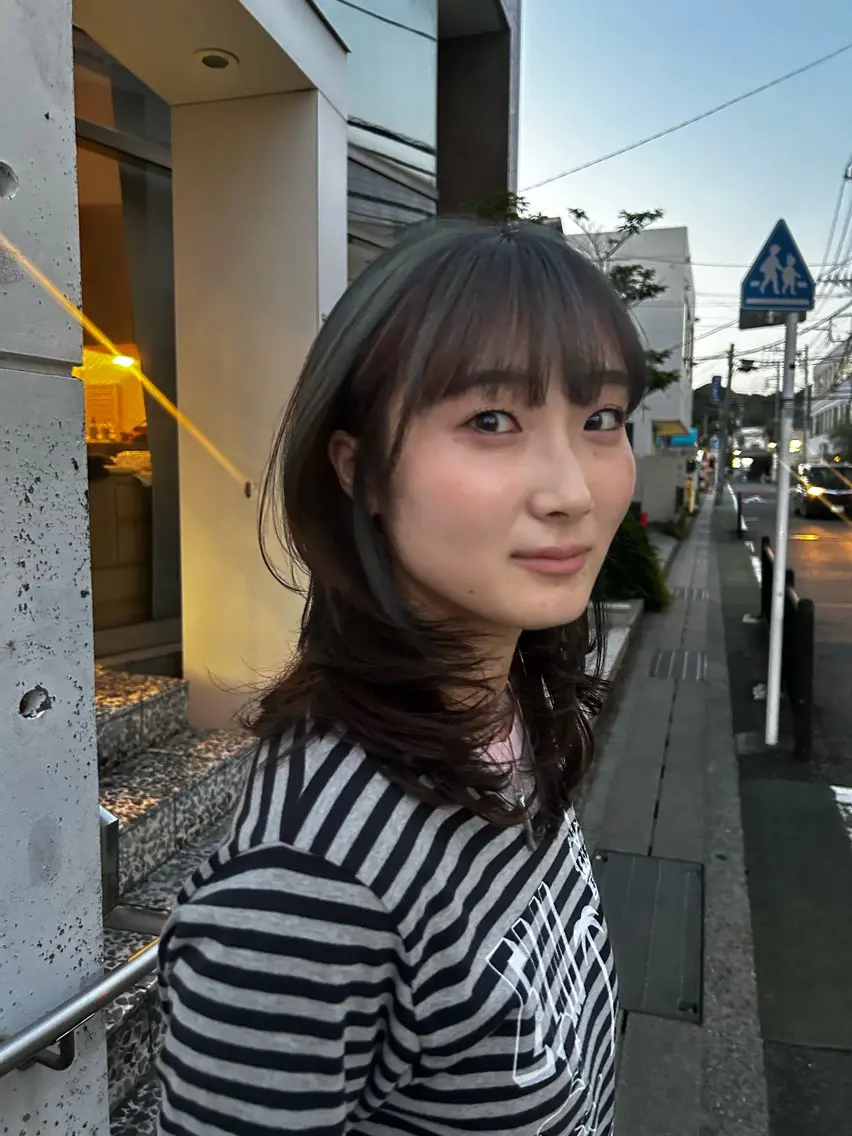 セミロング カラー イワサキ リカのヘアスタイル