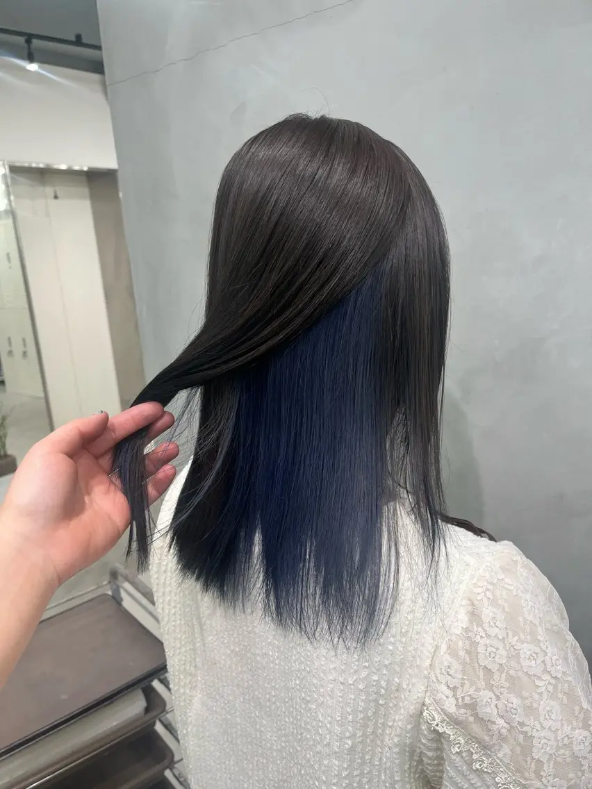 カラー ブリーチ ブルーカラー 中村 彩夏のヘアスタイル