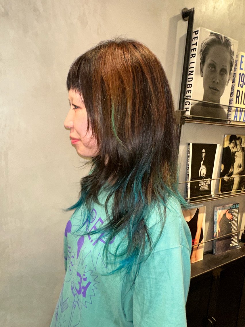 ロング カラー ヘアカラー トリートメント ヤマダ アオイのヘアスタイル