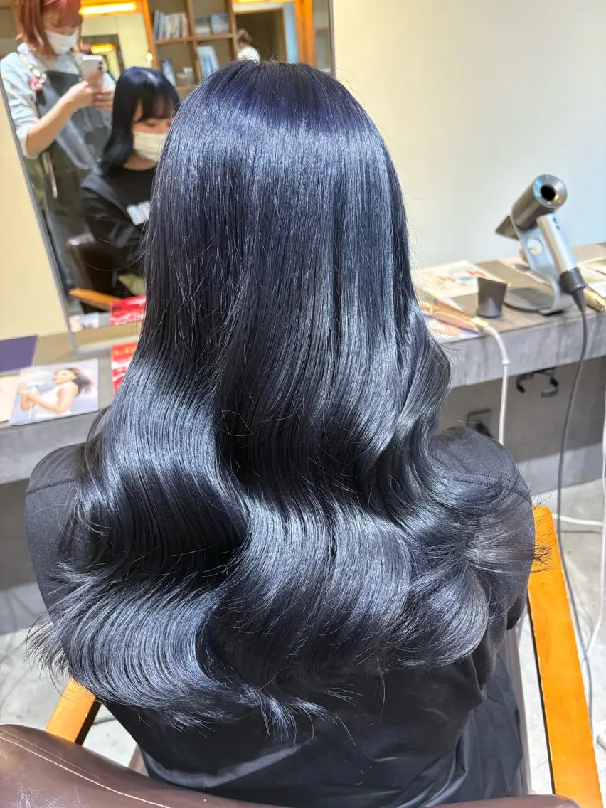 ロング カラー 黒髪 ブリーチ ブルーカラー ブルーブラック 韓国風ヘア 熊谷 鈴のヘアスタイル