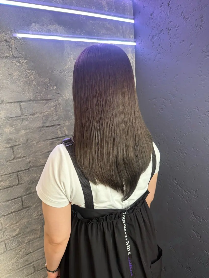 セミロング レイヤーカット 韓国ヘア✨グレージュ カラーasamiのヘアスタイル