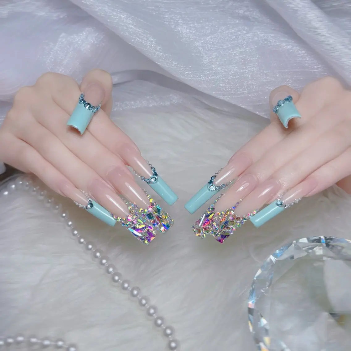 ネイル オーロラネイル クリアネイル 成人式 フラッシュネイル ジェルネイル ハンドネイル Amee Nail Salonのネイルデザイン