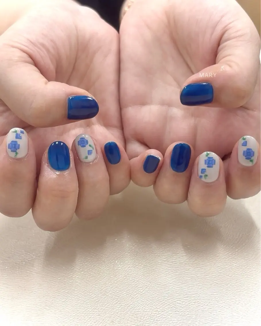 ネイル ブルー フラワーネイル ワンカラーネイル ハンドネイル Mary nail .narumiのネイルデザイン