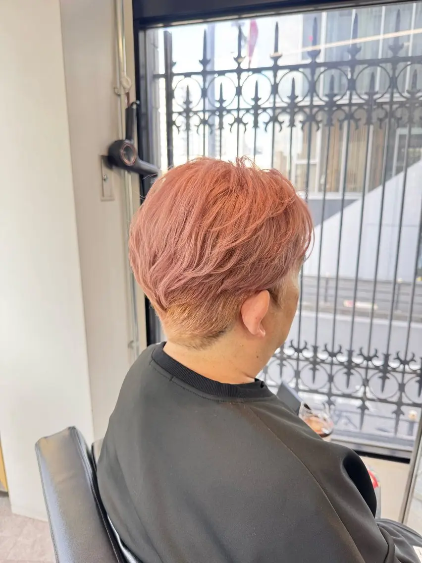 カラー ブリーチ ピンクカラー ヘアカラー 北村 岳久翔のヘアスタイル