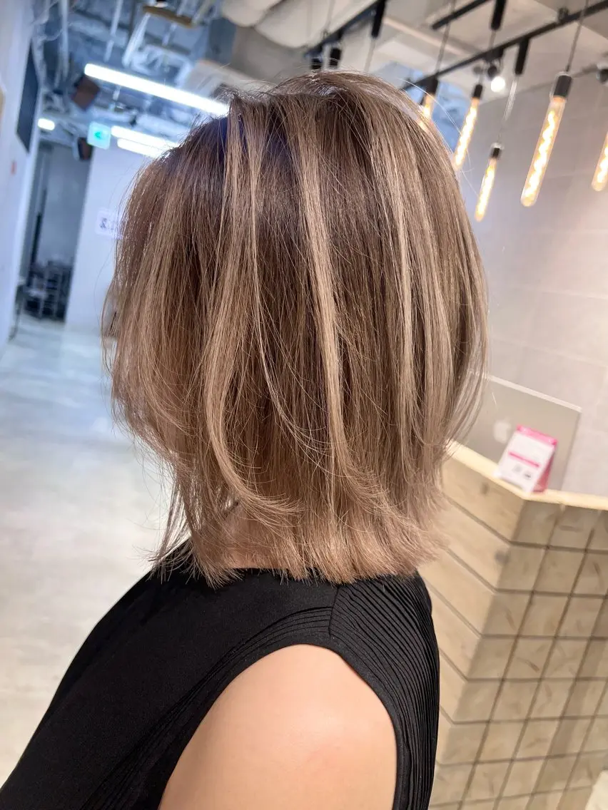 ミディアム レイヤーカット カット ヘアカラー 渋谷ハイトーン/ デザインカラー阿部のヘアスタイル