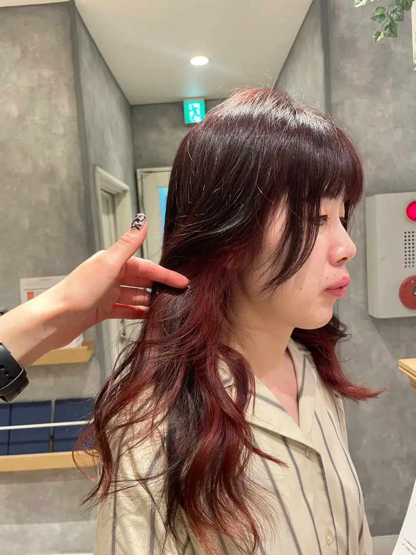 ロング カラー インナーカラー ピンクカラー 顔周りカット 透明感カラー 🩶🩵🩷AIRIのヘアスタイル