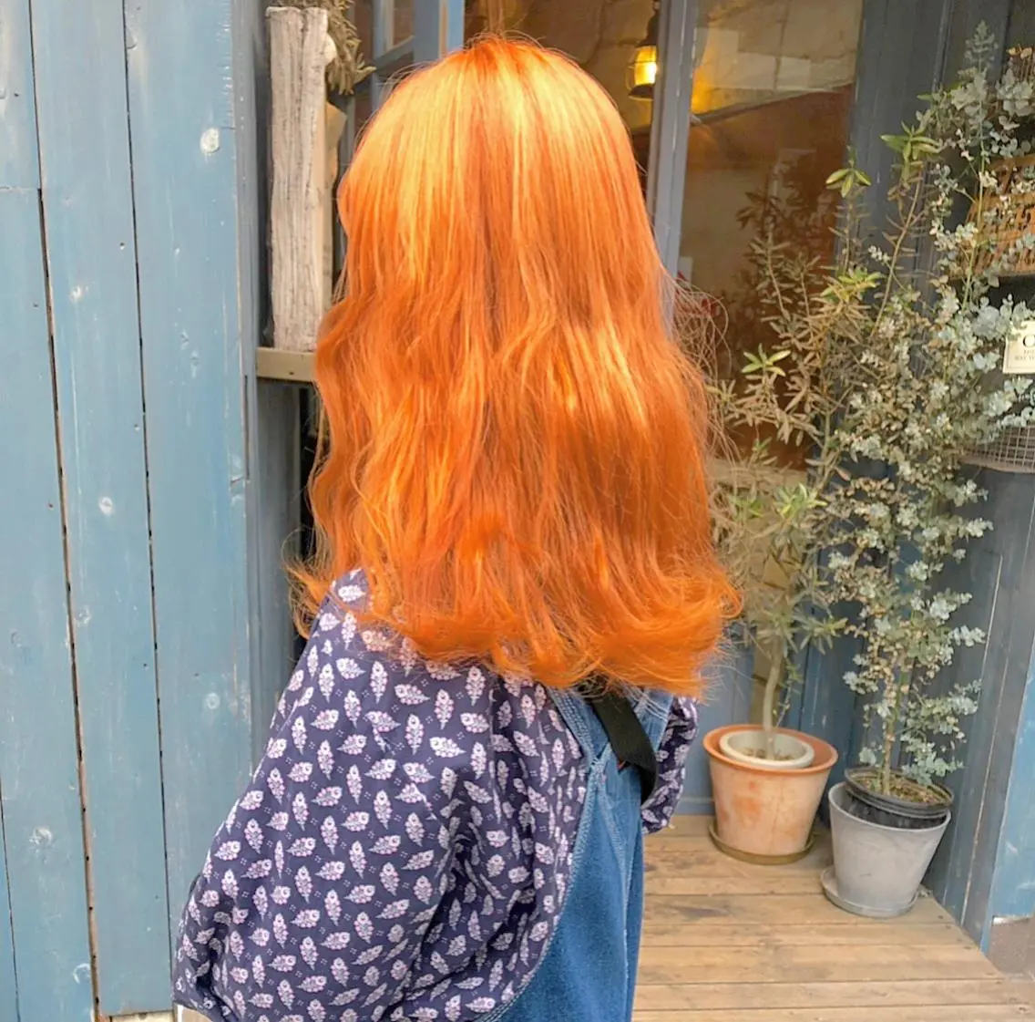 ロング カラー ブリーチ、パーマ 西部笑のヘアスタイル
