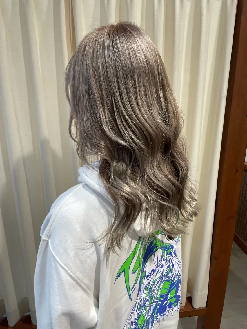 ロング カラー ブリーチ 透明感カラー グレージュ カット ヘアカラー 羽田翔大/ブリーチ/ レイヤー/店長のヘアスタイル