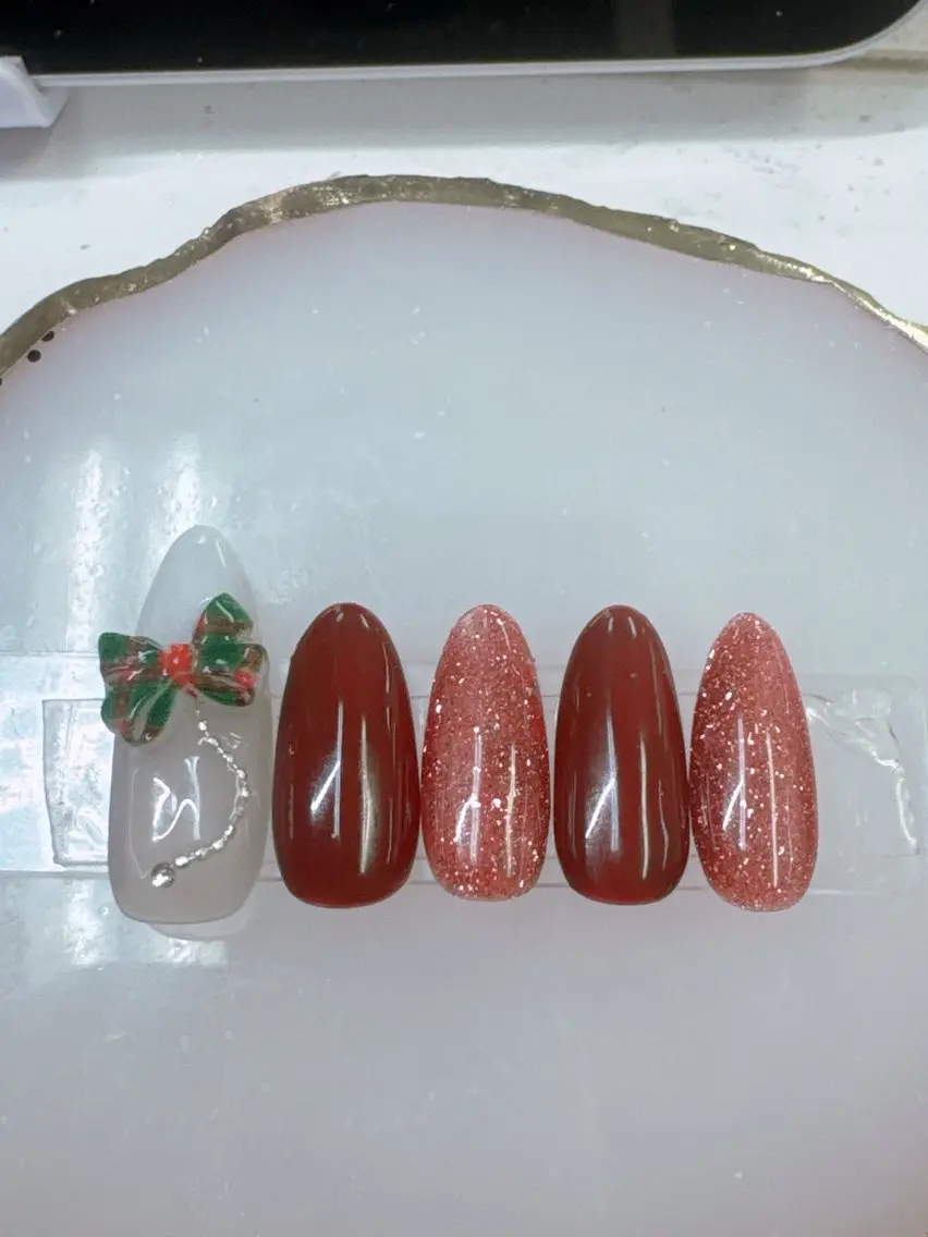 ネイル フレンチネイル ジェルネイル ガラスフレンチ キラキラネイル ロングネイル ハンドネイル Queeens nailのネイルデザイン