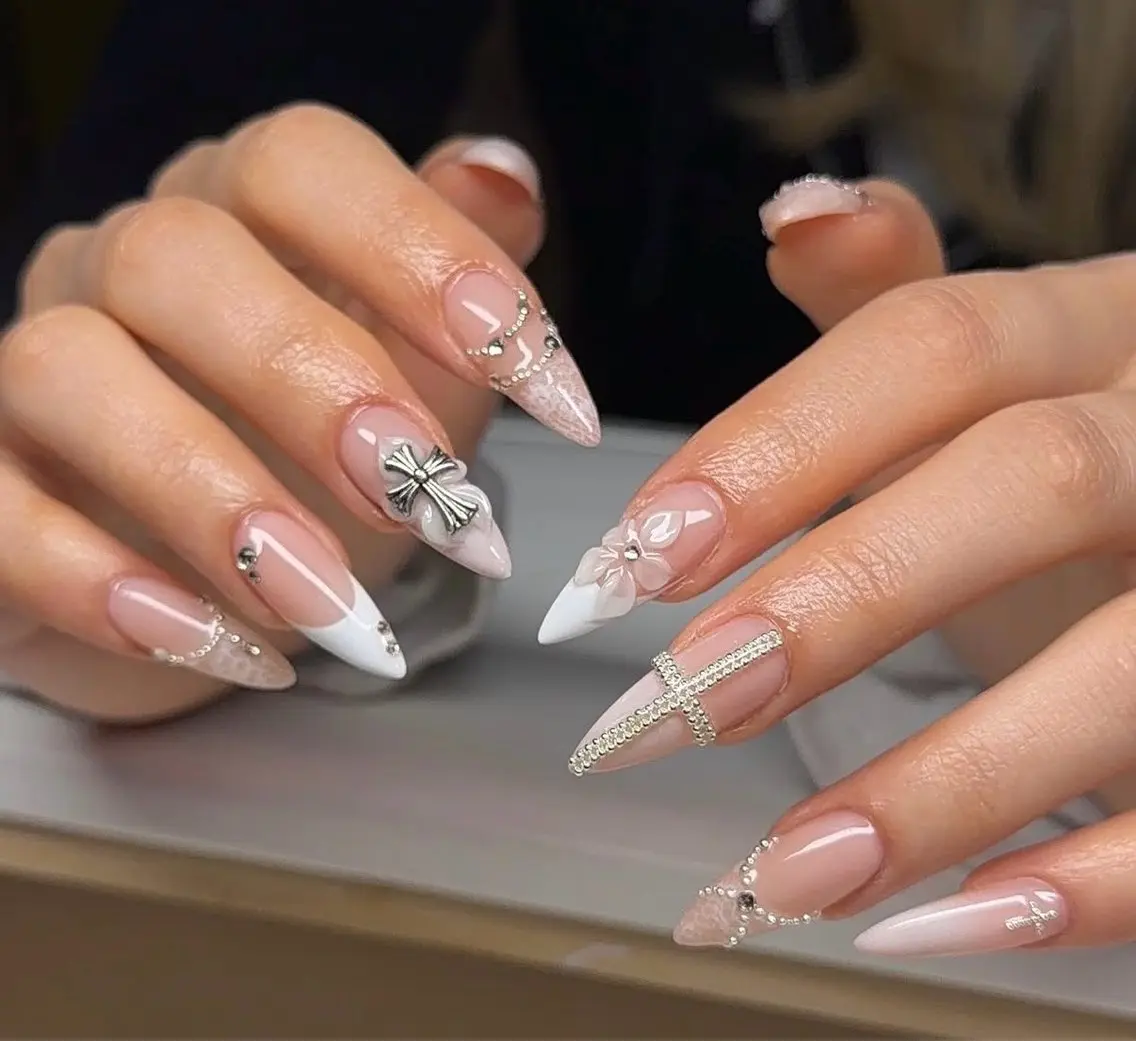 ネイル アートネイル ボルドー フレンチネイル ジェルネイル 氷ネイル・うるうるネイル ハンドネイル Julie Nail Rinのネイルデザイン