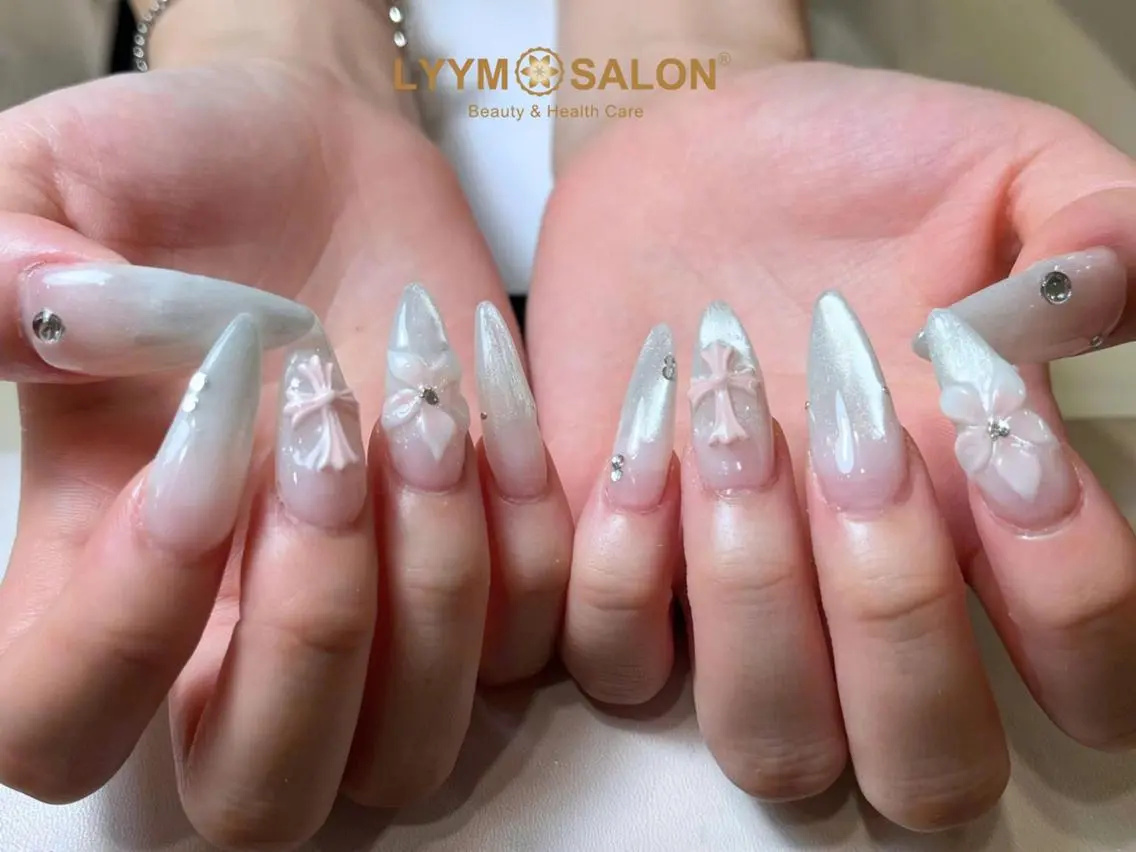 ネイル フラワーネイル ジェルネイル ガーリー 韓国ネイル ミラーネイル ハンドネイル LYYM Salon ユキのネイルデザイン