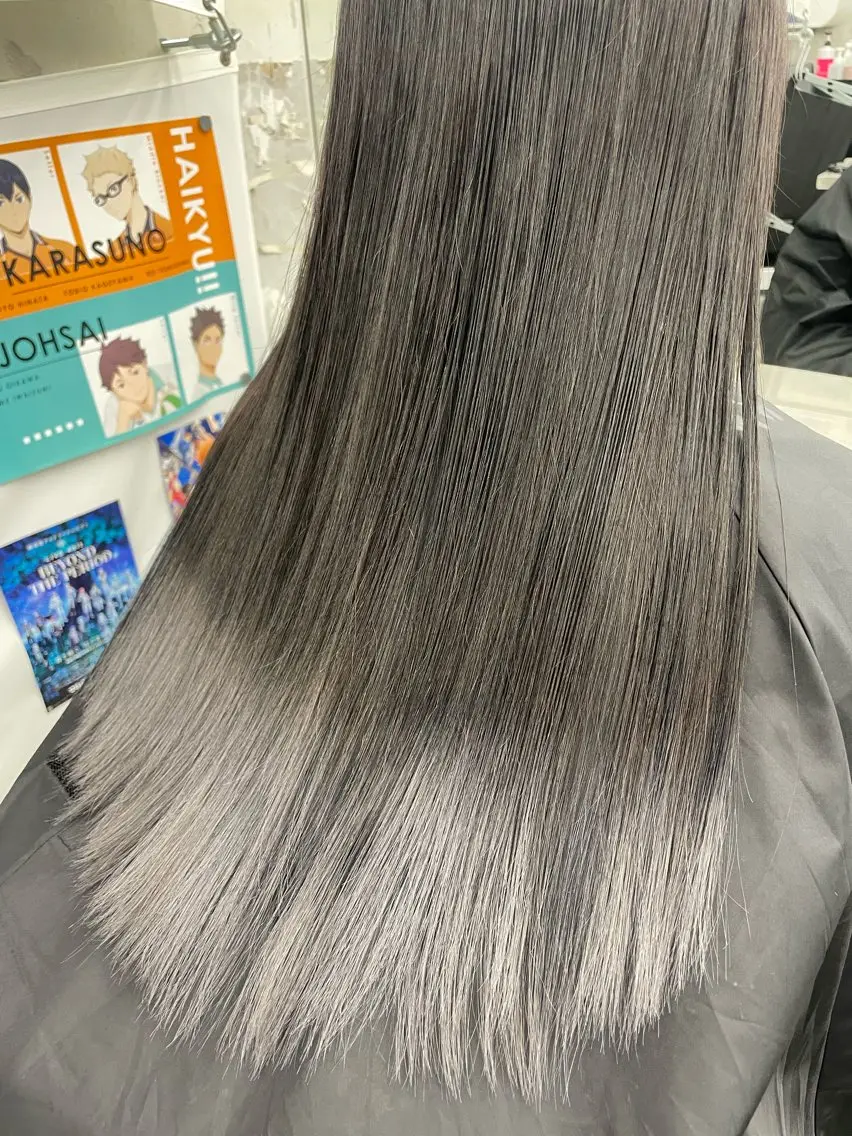 ロング カラー ヘアカラー インナーカラー 推し ブリーチ 髪質改善のヘアスタイル