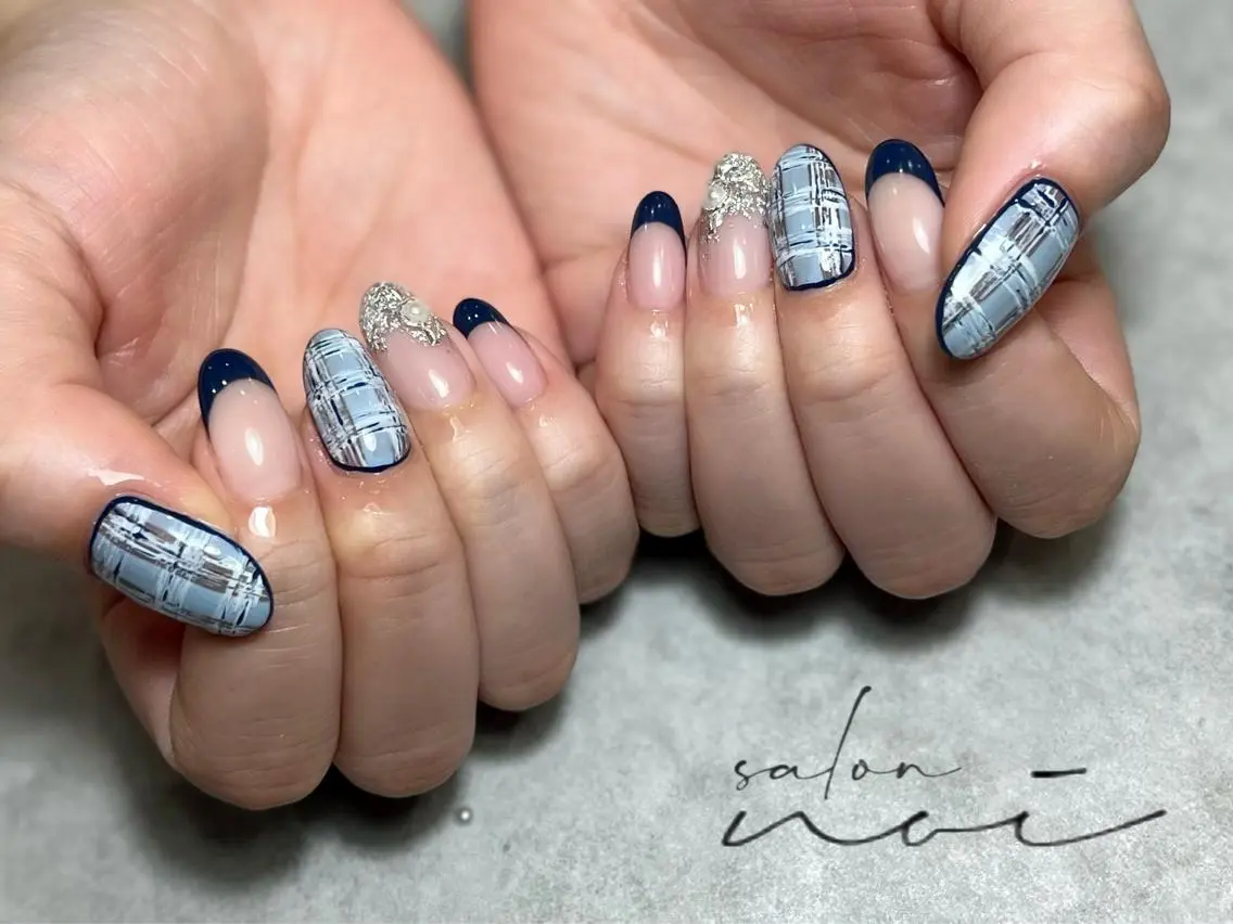 ネイル フレンチネイル 水色 ネイビー ハンドネイル salon noiのネイルデザイン