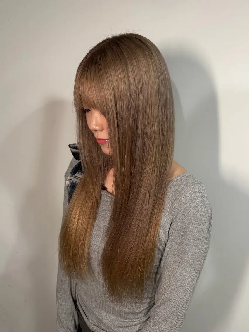 ロング カラー グレージュ ミルクティーグレージュ ヘアカラー ゆうと/ブリーチモデ ル/ストレートモデルのヘアスタイル