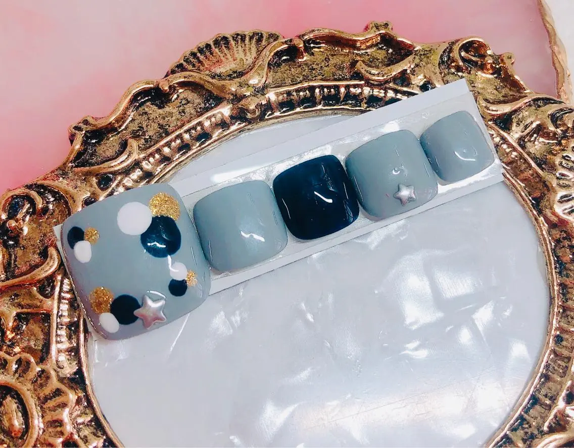ネイル フットネイル フットネイル CROWN プライベートサロンのネイルデザイン