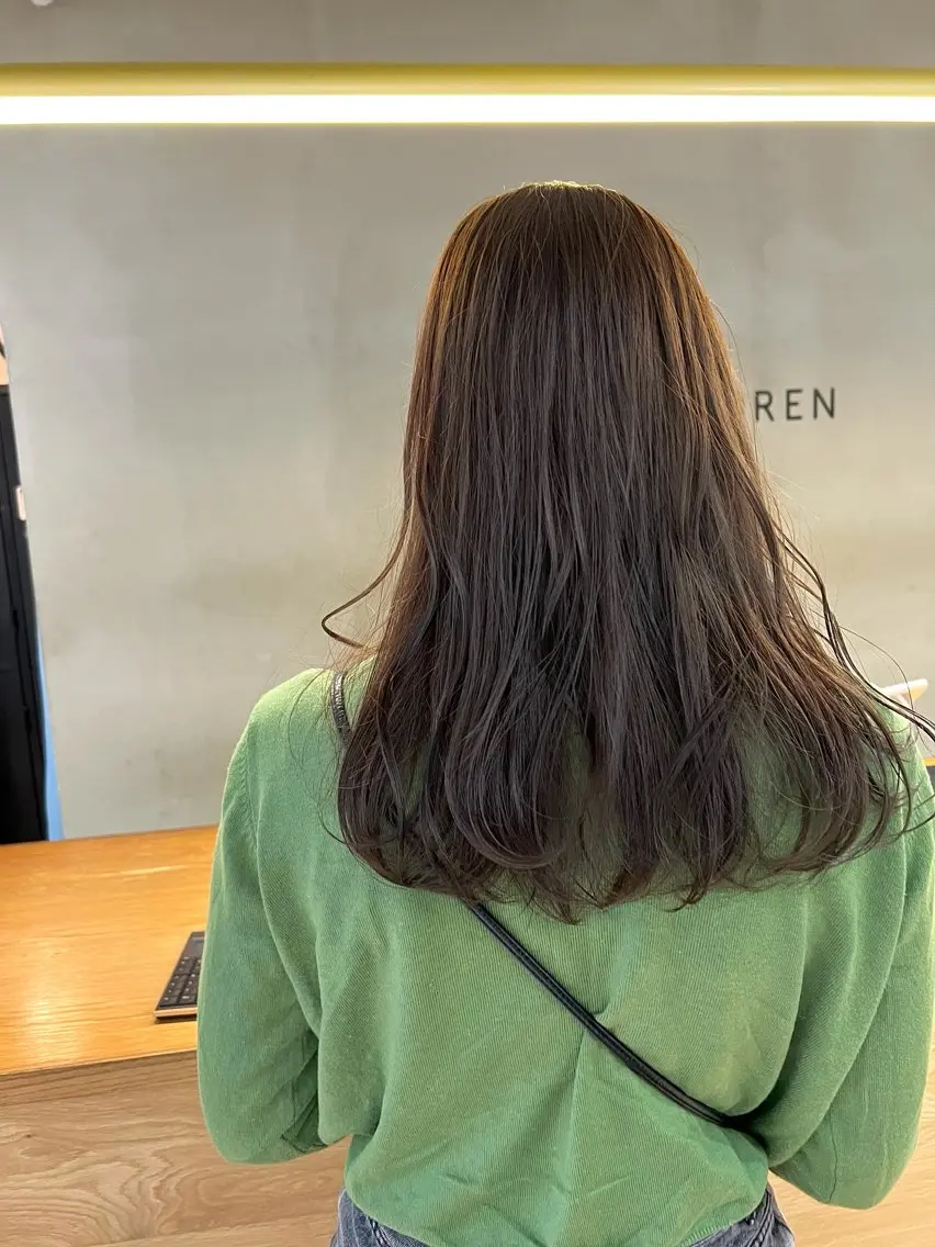 セミロング 髪質改善 似合わせレイヤー ＆縮毛矯正のヘアスタイル
