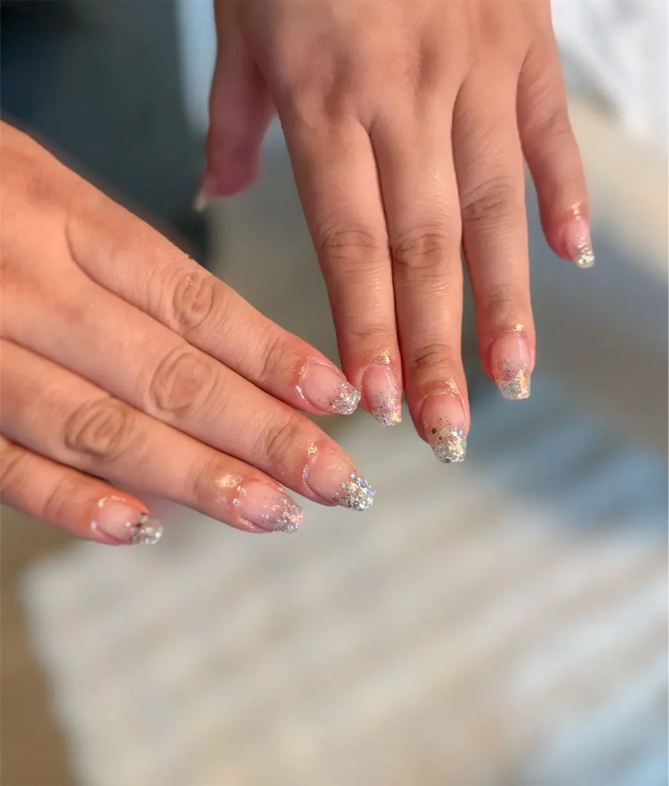 ネイル グラデーション キラキラネイル ラメ(グリッター) ラメグラデーション シルバー ハンドネイル nail salon Estelleのネイルデザイン
