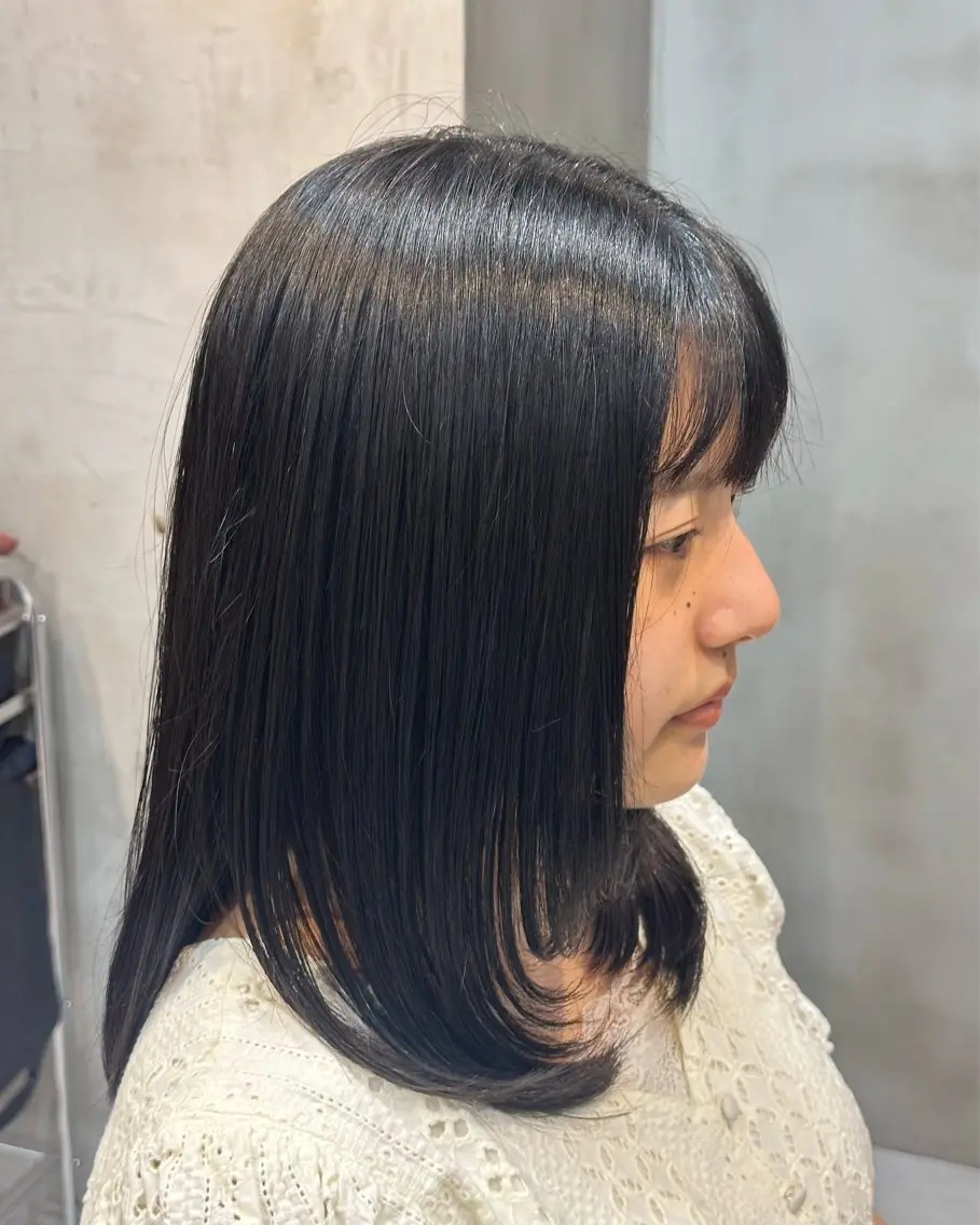 セミロング カラー 顔周りカット レイヤーカット 小顔カット カット ヘアカラー 似合わせひなた🐥 elima調布のヘアスタイル