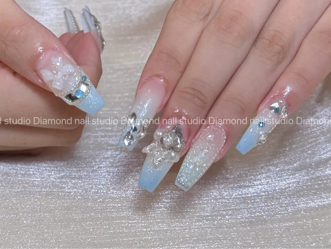 ネイル アートネイル オーロラネイル フラッシュネイル ガーリー キラキラネイル ハンドネイル Una NAILMANAMIのネイルデザイン