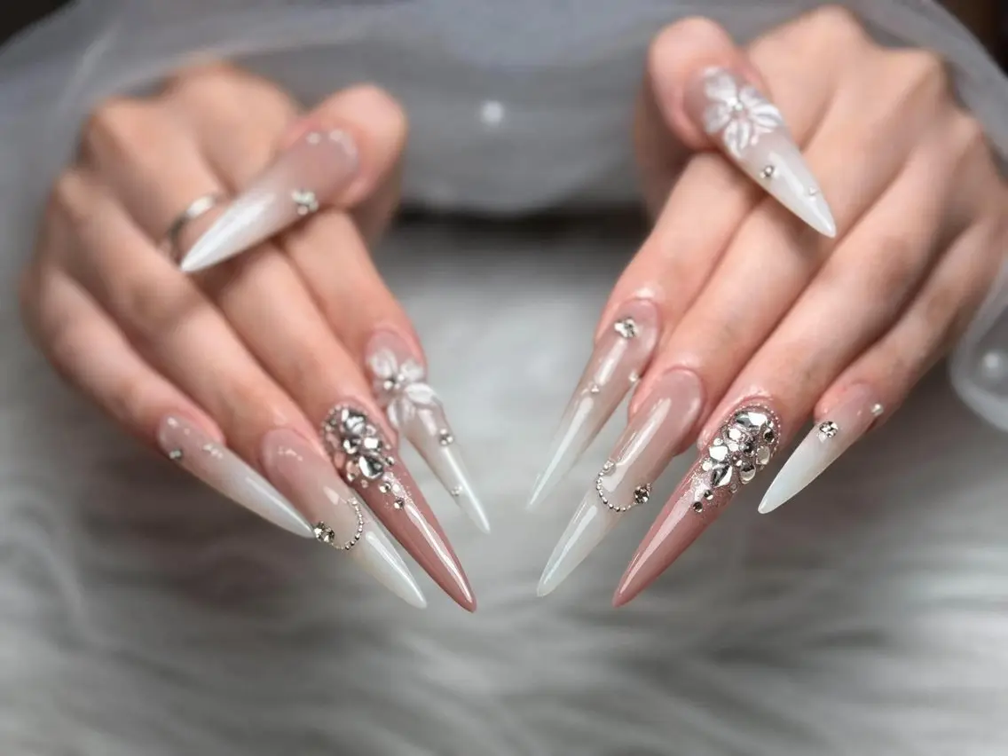 ネイル チークネイル ドット フレンチネイル グラデーション 韓国ネイル ハンドネイル Cloudy Chan Nailのネイルデザイン