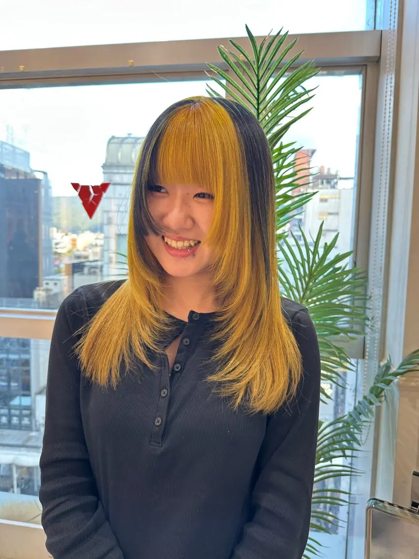 セミロング カラー デザインカラー 姫カット レイヤーカット レイヤー/ウルフ/ ハイトーンchimiのヘアスタイル